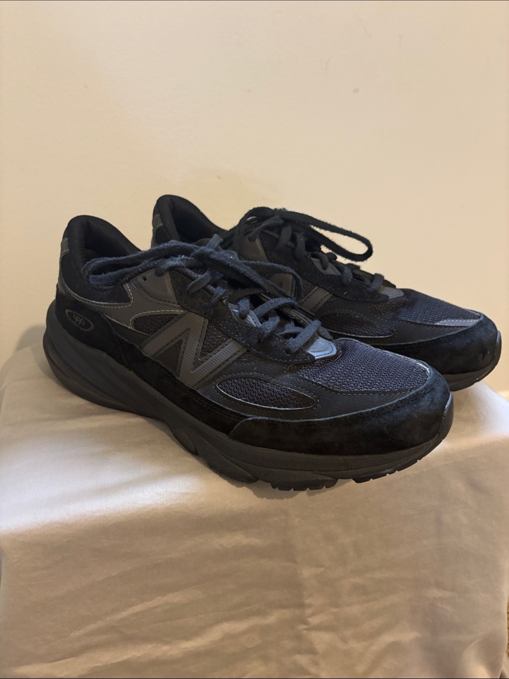 New Balance 990 Men’s Black and Gray Athletic Lace-Up running Sneakers